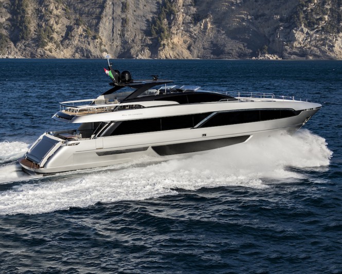 Riva Corsaro 100' - on the run