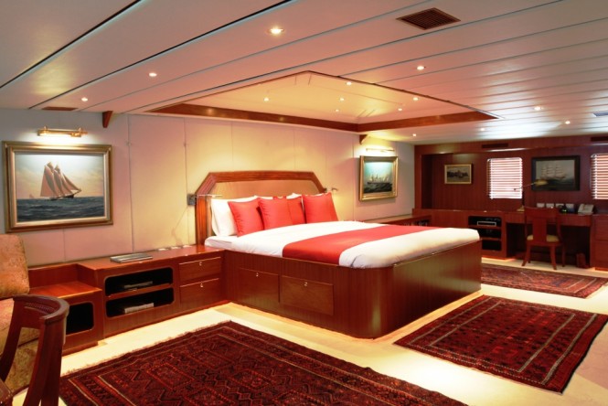 The Master suite aboard M/Y NORTHERN SUN