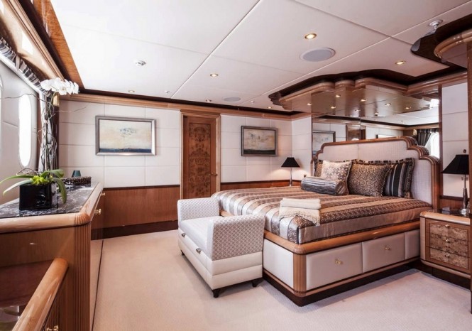 Guest cabin aboard M/Y LADY SARA