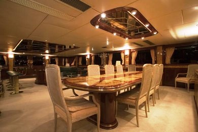 Formal dining aboard motor yacht CLOUD ATLAS