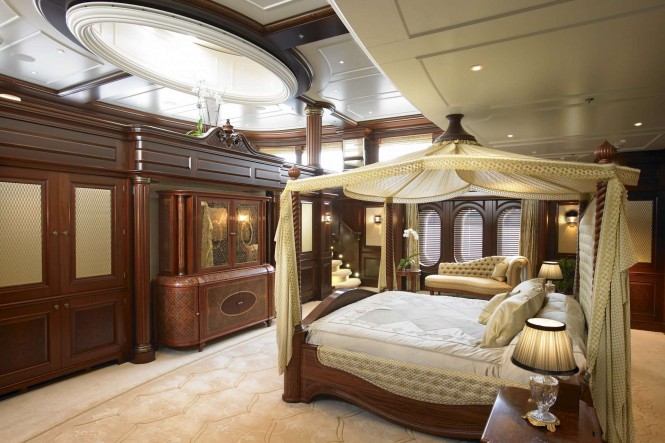 Luxury yacht ANNA Master suite - Photo credit Feadship