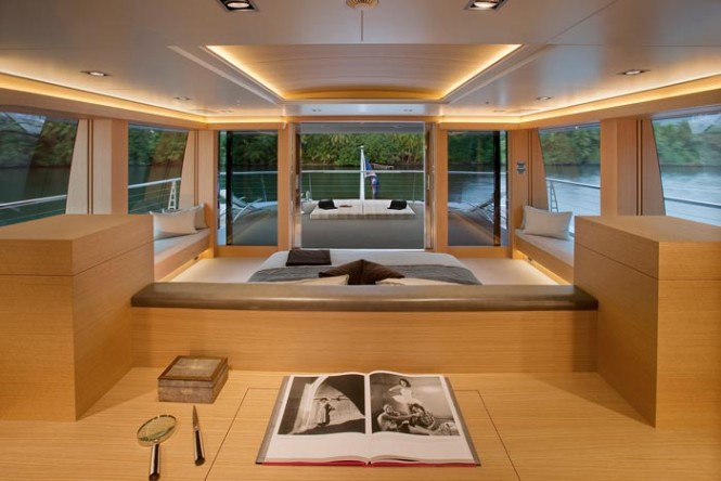 Luxury yacht BIG FISH - Master suite with views out onto the upper deck aft