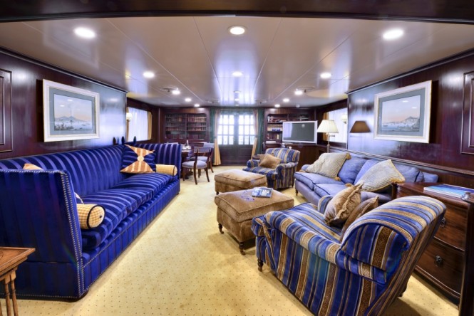 Luxury yacht COMMITMENT - Main salon