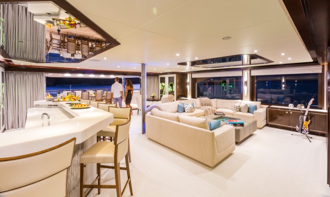 Luxury yacht KING BABY - Skylounge and bar