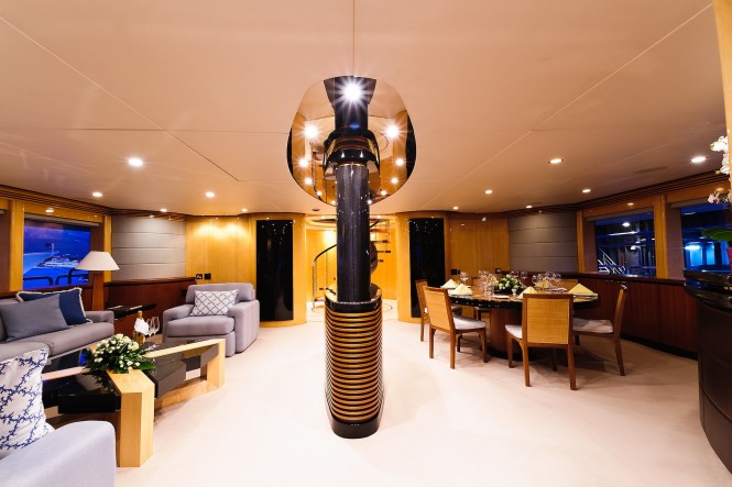 Luxury yacht SPIRIT - Main salon and formal dining area