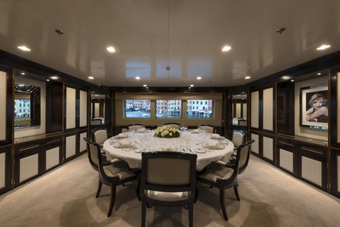 Luxury yacht THE WELLESLEY - Formal dining