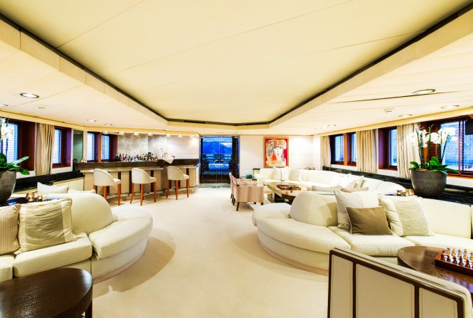 MY ESMERALDA - Salon