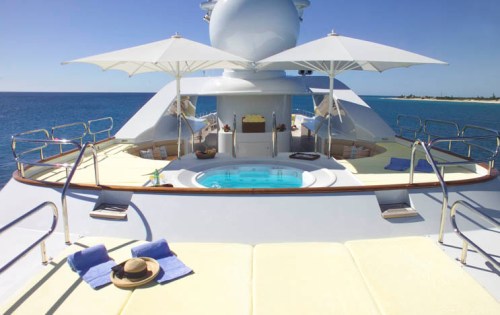 M/Y HUNTRESS - Sundeck sunpads and spa pool