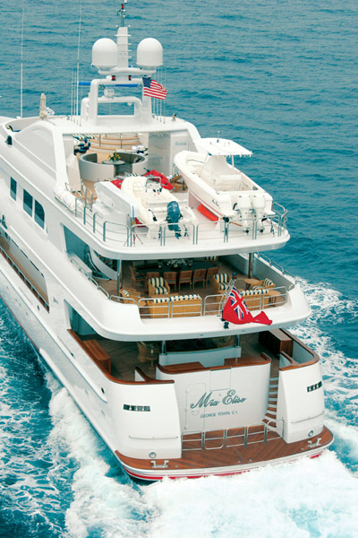 M/Y MUSTIQUE - Cruising from Aft