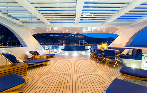 Motor yacht MISCHIEF - Sundeck and Jacuzzi