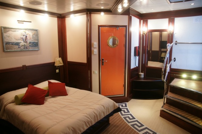Sailing yacht RUNNING ON WAVES - Cabin 1