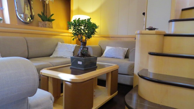 Salon on the lower deck of SANTA LUCIA FAST