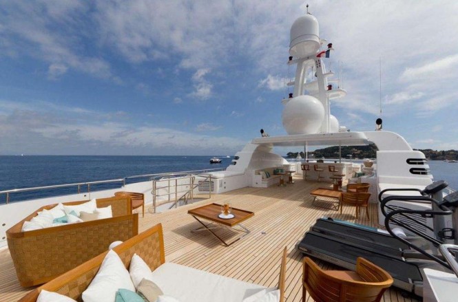 Sundeck with bar, Jacuzzi and gym equipment aboard M/Y HANIKON
