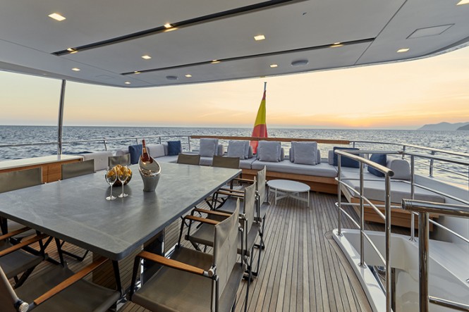 Superyacht TAKARA - Alfresco dining on the upper deck