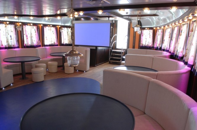 The main salon with cinema system aboard luxury yacht RUNNING ON WAVES