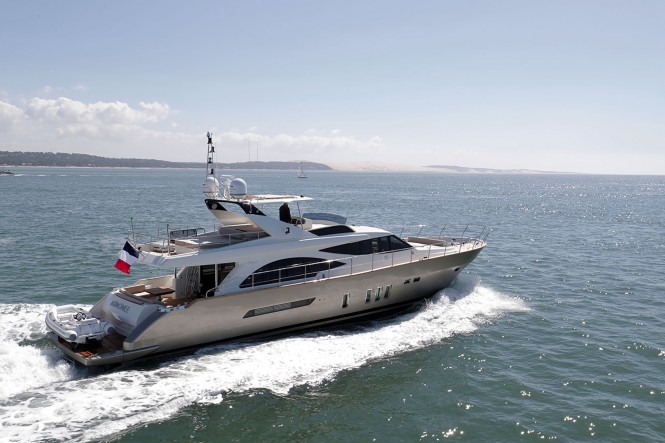 Motor yacht 2300 FLY - Couach