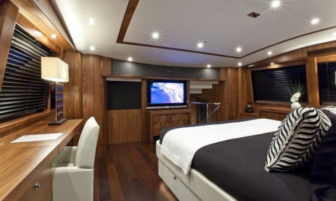 Luxury yacht BLACK AND WHITE - Master suite