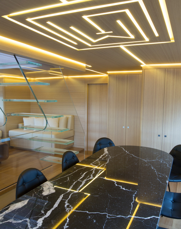 Luxury yacht Ohana - Dining Credit Fitzroy Yachts