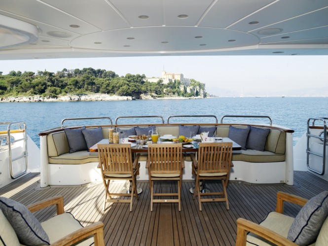 Luxury yacht RED ANCHOR - Main aft deck