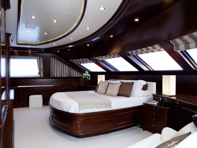 Luxury yacht RED ANCHOR - Master suite