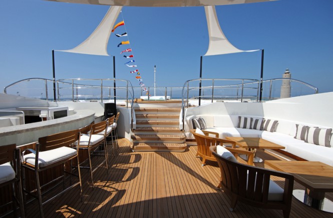 Luxury yacht SEANNA - Bar, outsoor seating and Jacuzzi