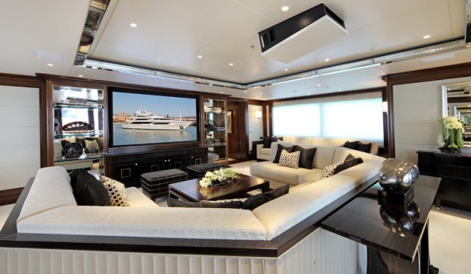 Luxury yacht SEANNA - Main salon and cinema room