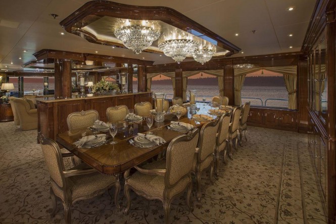 Motor yacht SILVER LINING - Formal dining