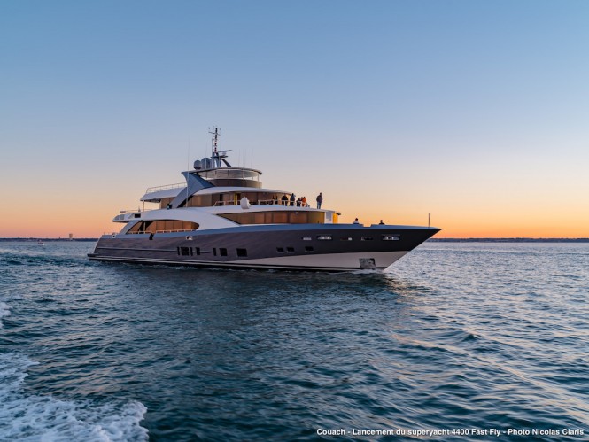 Motor yacht 4400 FAST FLY - exterior - bow