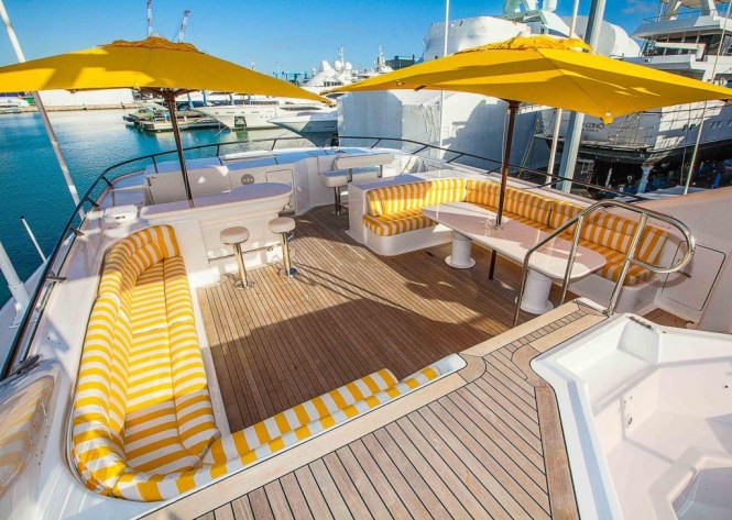 Motor yacht MISTRESS - Sundeck seating and Jacuzzi