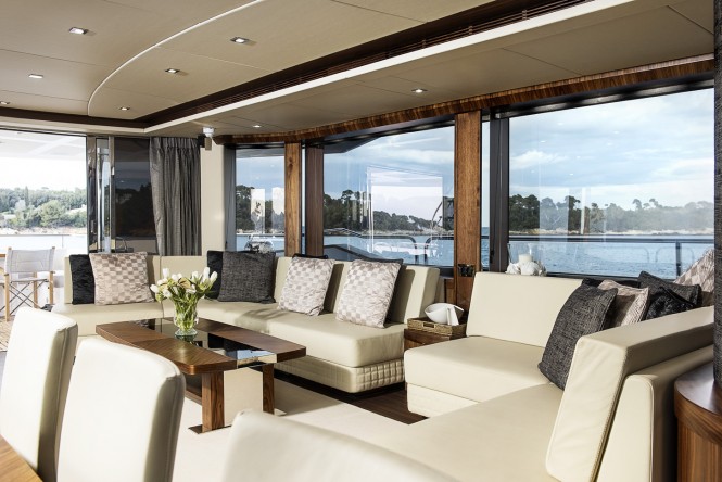 Motor yacht TWENTY EIGHT - Salon and formal dining area view aft