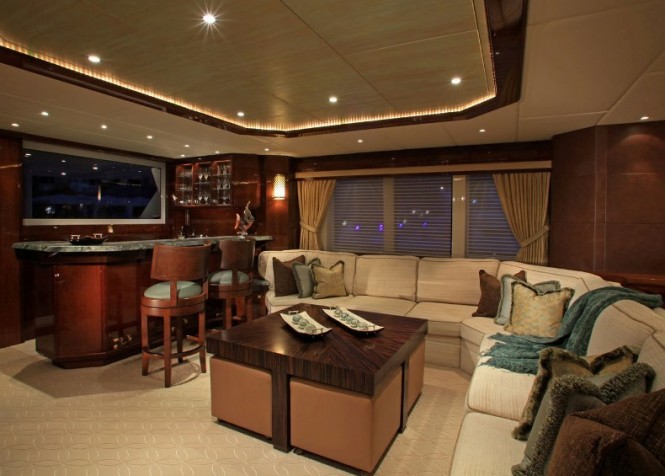 Seating and bar in the skylounge - Motor yacht CASTELLINA