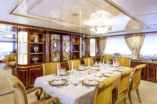 Superyacht MISTRESS - Formal dining