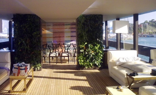 Luxury yacht BLADE - Salon and formal dining area