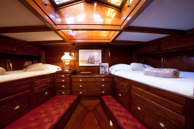 Luxury yacht MOONBEAM IV - Master suite