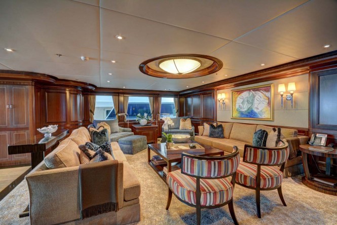 Luxury yacht SOVEREIGN - Main salon