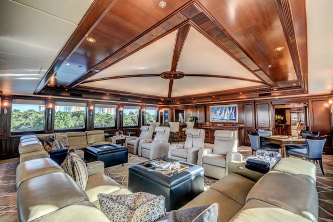 Luxury yacht SOVEREIGN - Skylounge seating