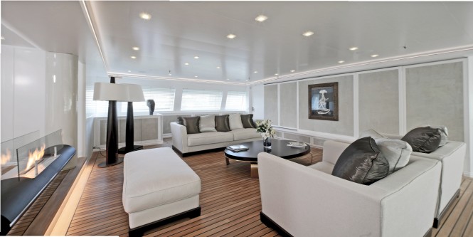 Luxury yacht SPIRIT OF THE C'S - Salon seating