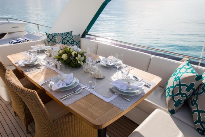 Motor Yacht LA VIE - Alfresco dining on the sundeck