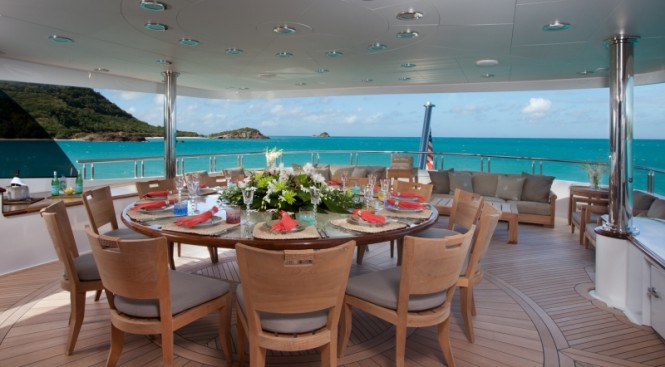 Motor yacht IMPROMPTU - Alfresco dining and seating on the upper deck aft