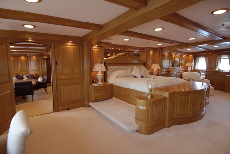 Motor yacht NERO - Master suite