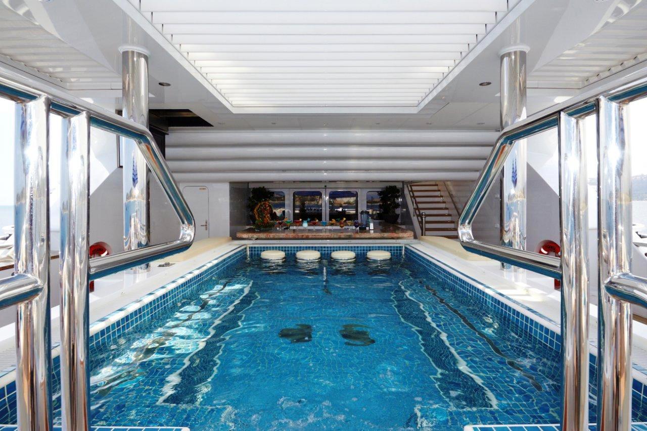 Motor Yacht Titania Spa Pool With Bar Seating On The Upper Aft Deck — Yacht Charter