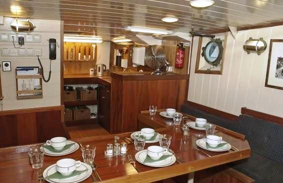 Motor yacht TOGO - Formal dining area