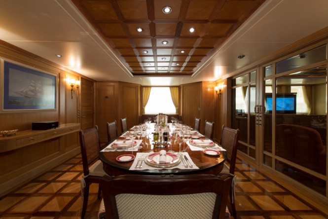 Motor yacht TOMMY - Formal dining