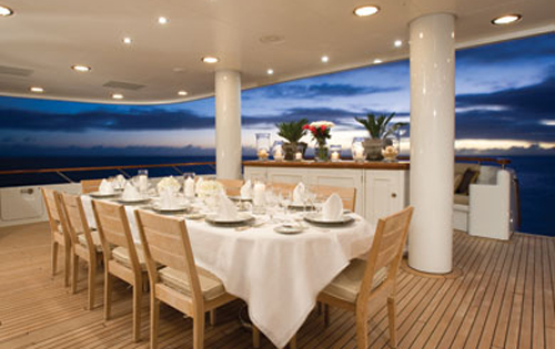 Motor yacht UTOPIA - Alfresco dining on the main deck aft
