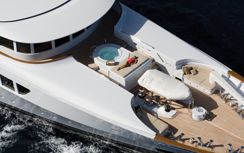 Motor yacht UTOPIA - Spa pool and sunpads on the upper deck bow