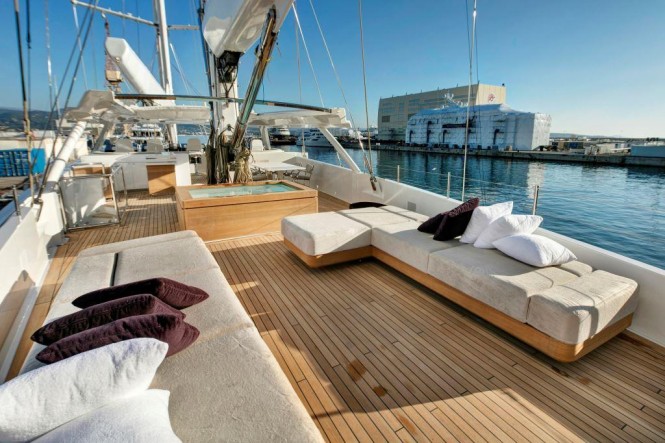 Sailing yacht SPIRIT OF THE C'S - Sundeck with hot tub