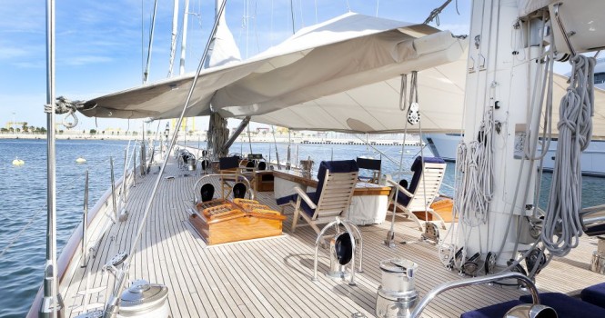 Sailing yacht THIS IS US - Sunpads and sun loungers on the deck