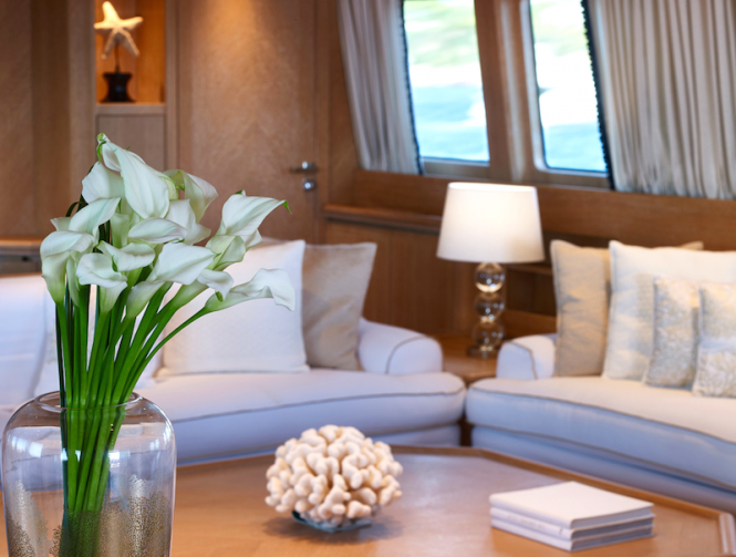 Yacht DALOLI - Lounge detai