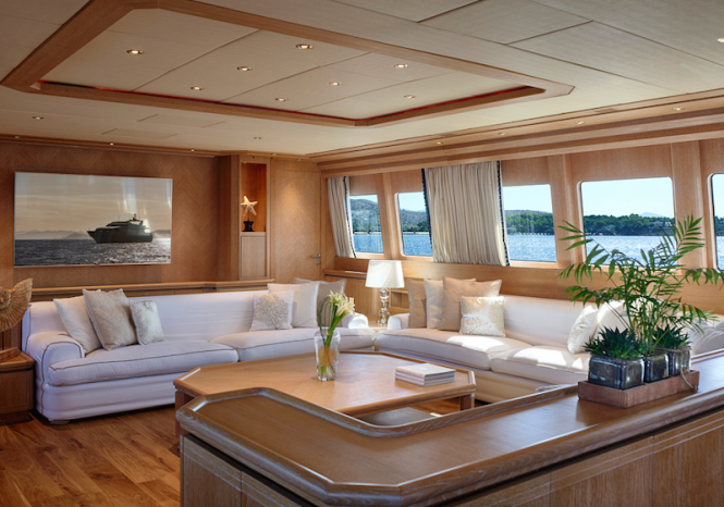 Yacht DALOLI - Main salon