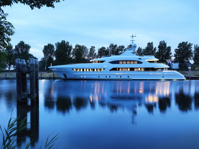 BOOK ENDS photographed by night - credit Heesen Yachts